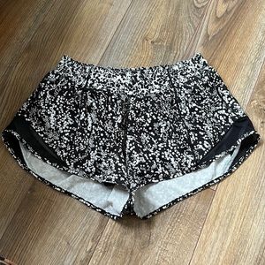 Lululemon black and white hotty hot shorts